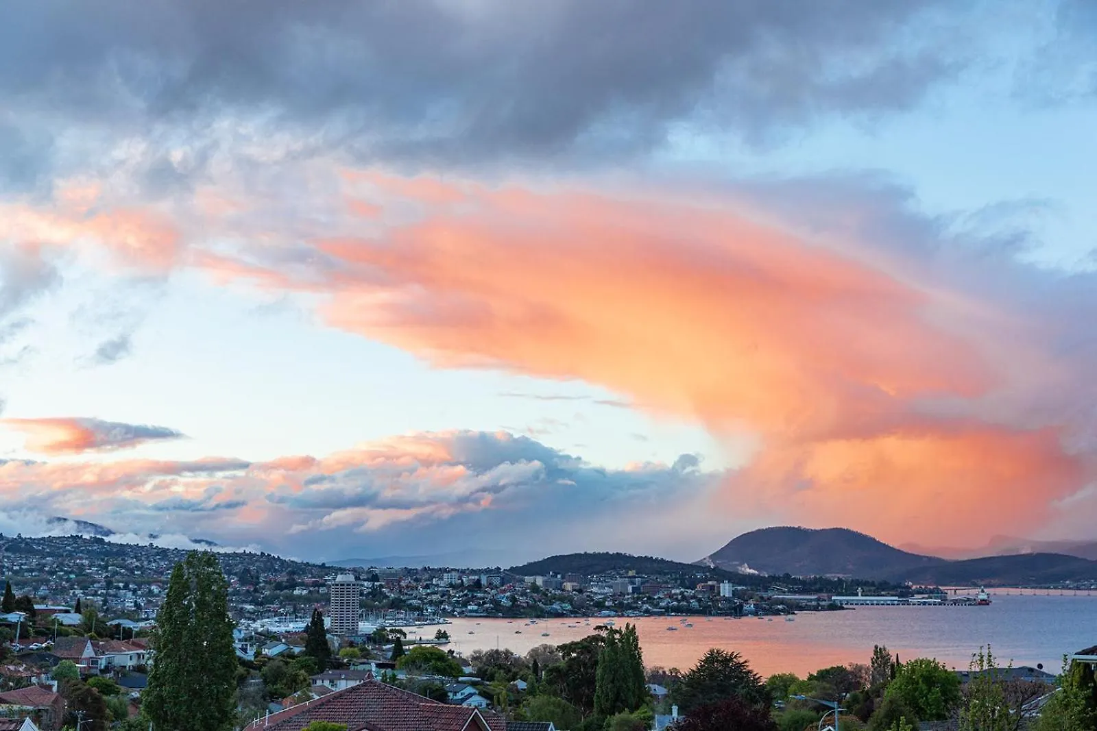 Million Dollar Views Apartment Hobart